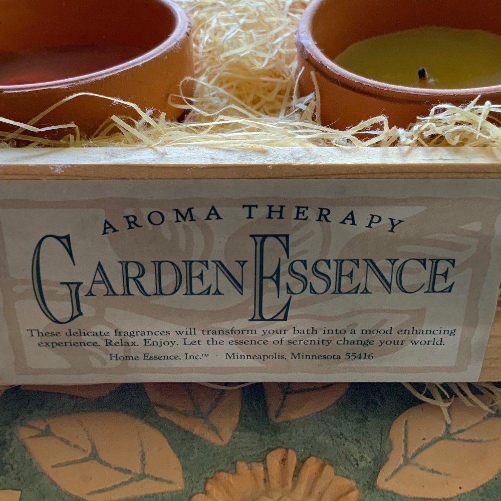 Garden Essence Aroma Therapy Candle Set in Mini Crate - Picture 2 of 9